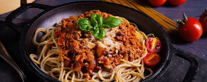 اسباجيتي بولونيز الأصلية: طبق إيطالي كلاسيكي بمذاق لا يقاوم